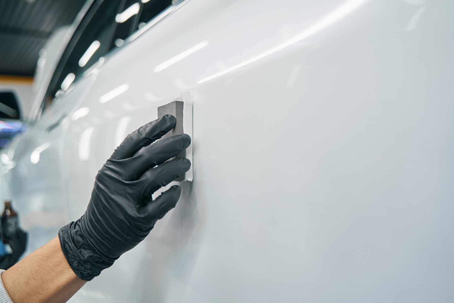 Beskytt bilens lakk mot riper og smuss med keramisk coating Frosta fra Hagerup Bilskade.